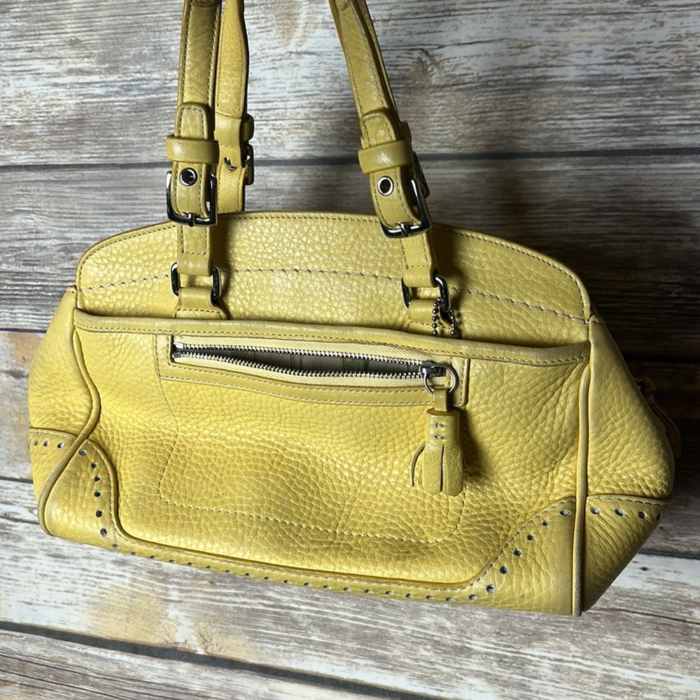 🌟 Coach 🌟 canary yellow leather hand bag triple pockets.